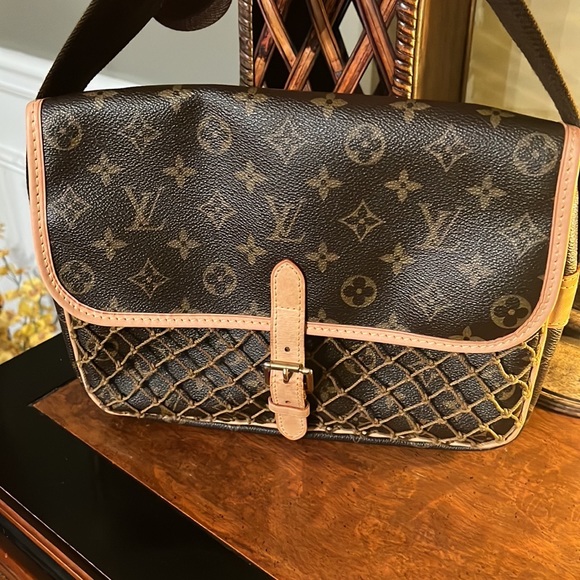 Louis Vuitton Congo PM Messenger - Picture 1 of 14
